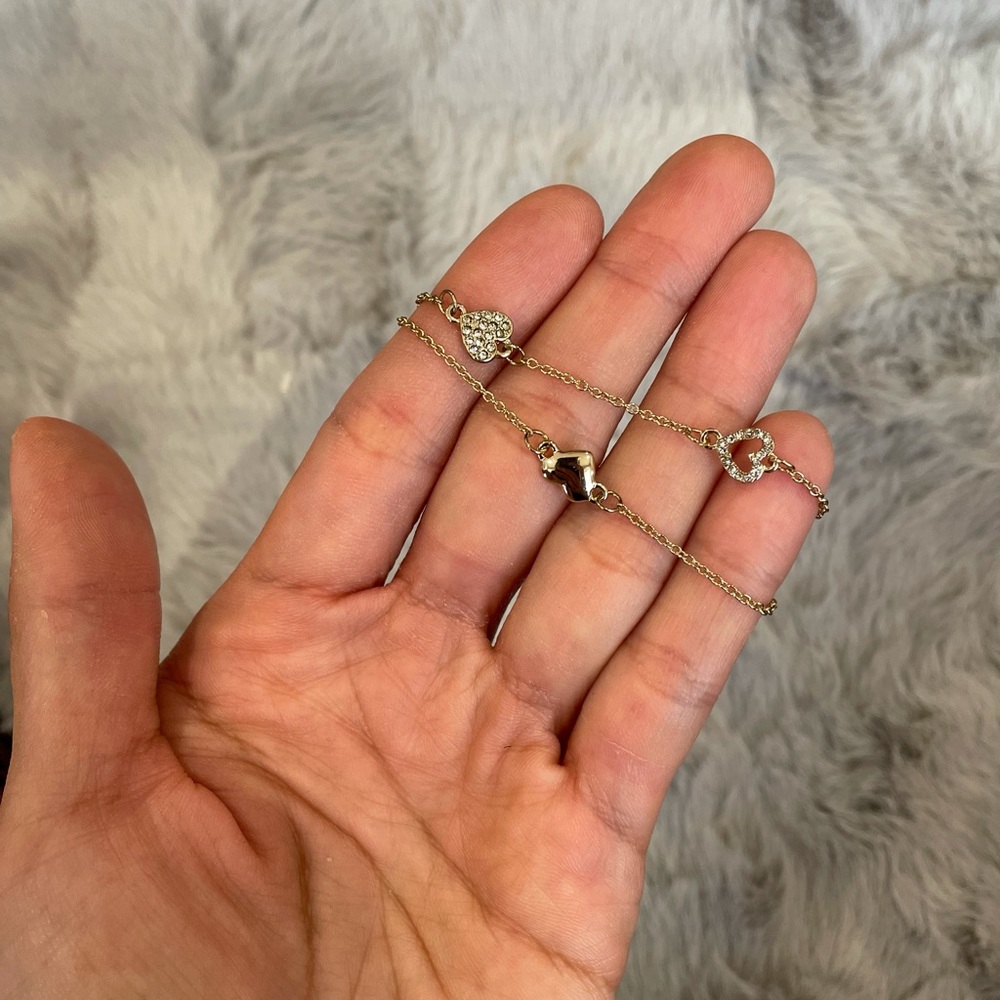 NWOT - Banana Republic Gold Heart Bracelet